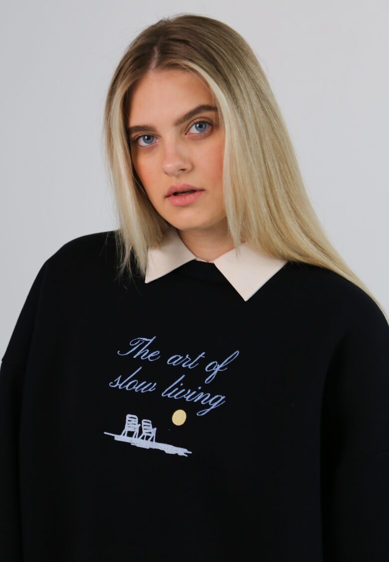 "The art of slow living" tamsiai mėlynas džemperis